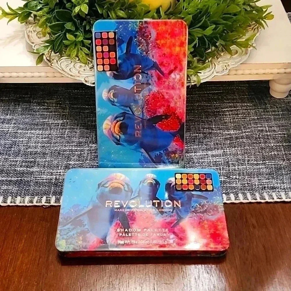 Revolution Hydra Dolphin Palette - Picture 1 of 3